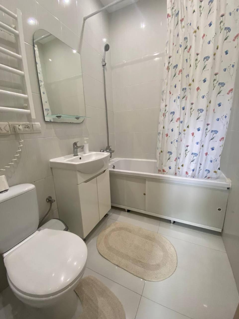 Bright Apartment In The Very Centre Львів Екстер'єр фото